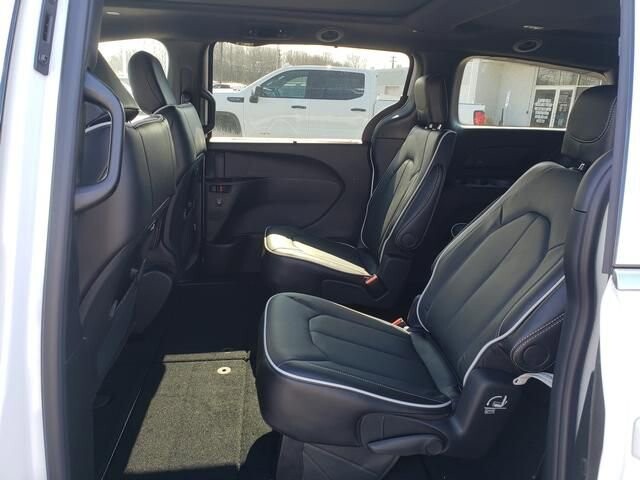 2026 Chrysler Pacifica in Bedford, OH 44146 - 18123551 7