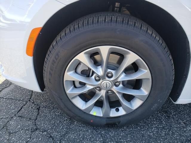 2026 Chrysler Pacifica in Bedford, OH 44146 - 18123551 12