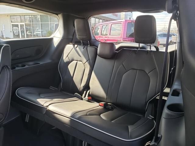 2026 Chrysler Pacifica in Bedford, OH 44146 - 18123551 8