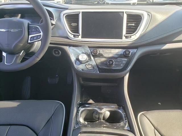 2026 Chrysler Pacifica in Bedford, OH 44146 - 18123551 9