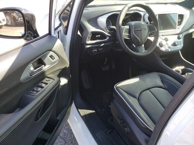 2026 Chrysler Pacifica in Bedford, OH 44146 - 18123551 6