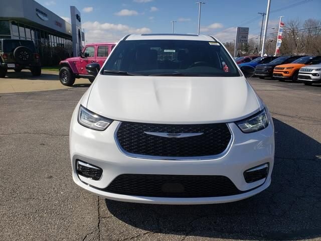 2026 Chrysler Pacifica in Bedford, OH 44146 - 18123551 2