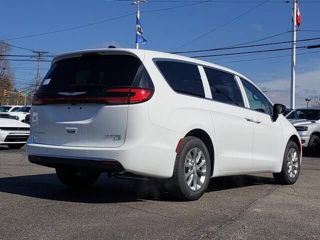 2026 Chrysler Pacifica in Bedford, OH 44146 - 18123551 5
