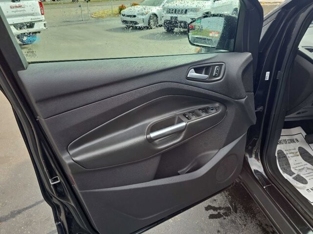 2014 Ford Escape in Knoxville, TN 37912 - 18123557 7