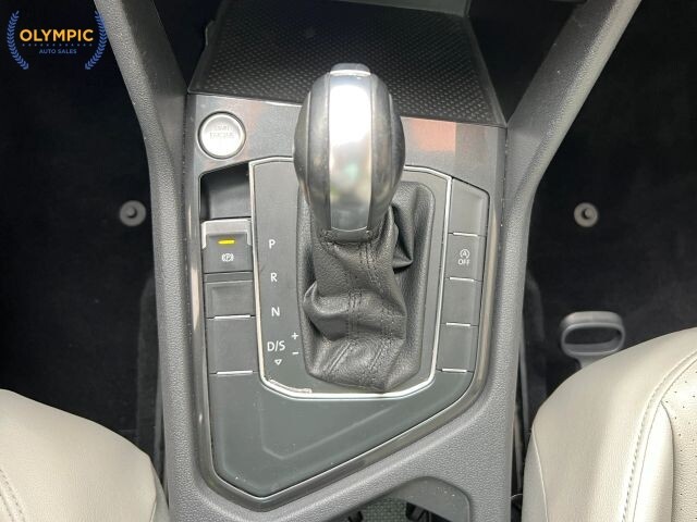 2018 Volkswagen Tiguan in Decatur, GA 30032 - 18123561 32