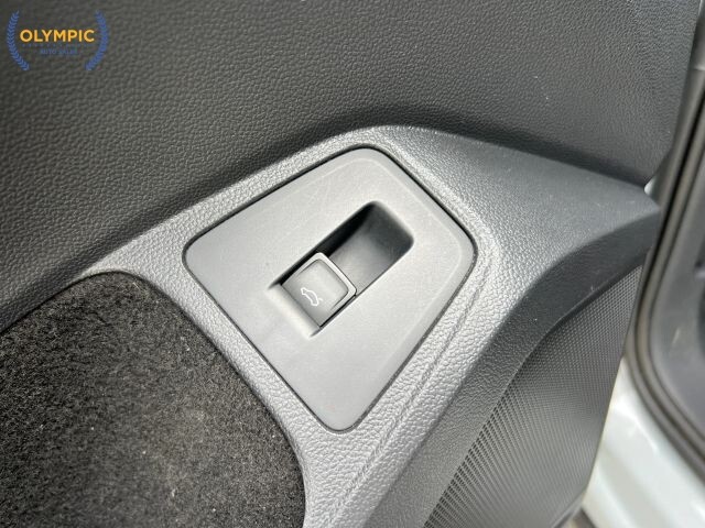 2018 Volkswagen Tiguan in Decatur, GA 30032 - 18123561 37