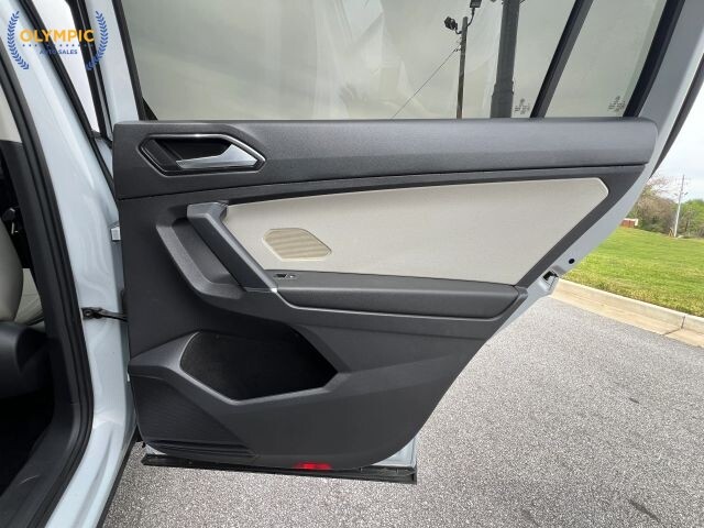 2018 Volkswagen Tiguan in Decatur, GA 30032 - 18123561 49