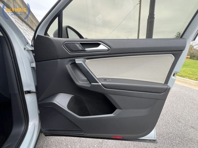 2018 Volkswagen Tiguan in Decatur, GA 30032 - 18123561 47