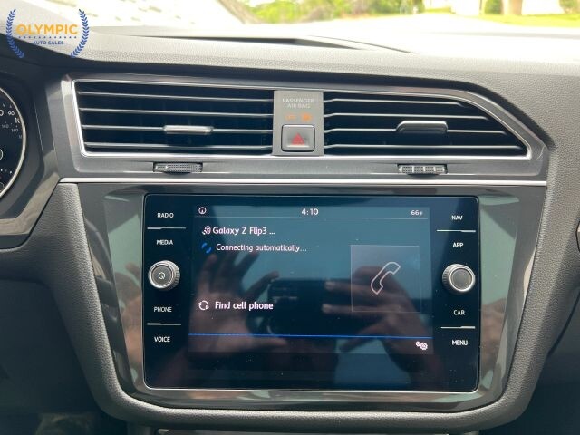 2018 Volkswagen Tiguan in Decatur, GA 30032 - 18123561 29