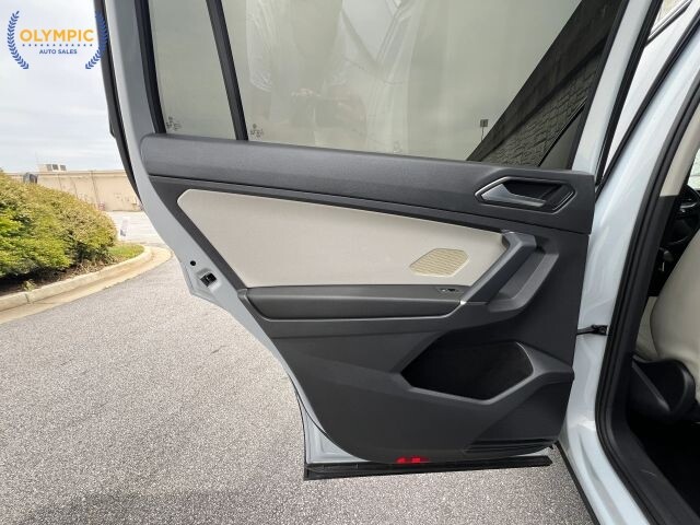 2018 Volkswagen Tiguan in Decatur, GA 30032 - 18123561 48