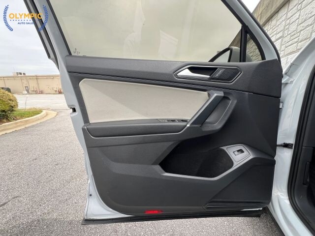 2018 Volkswagen Tiguan in Decatur, GA 30032 - 18123561 46