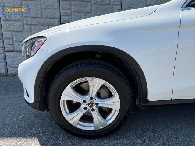 2018 Mercedes-Benz GLC 300 in Decatur, GA 30032 - 18123562 9