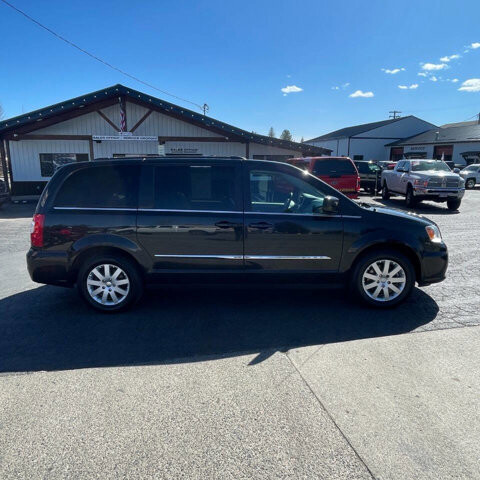 2016 Chrysler Town & Country in Coeur d&amp;#039;Alene, ID 83815 - 18123573 6