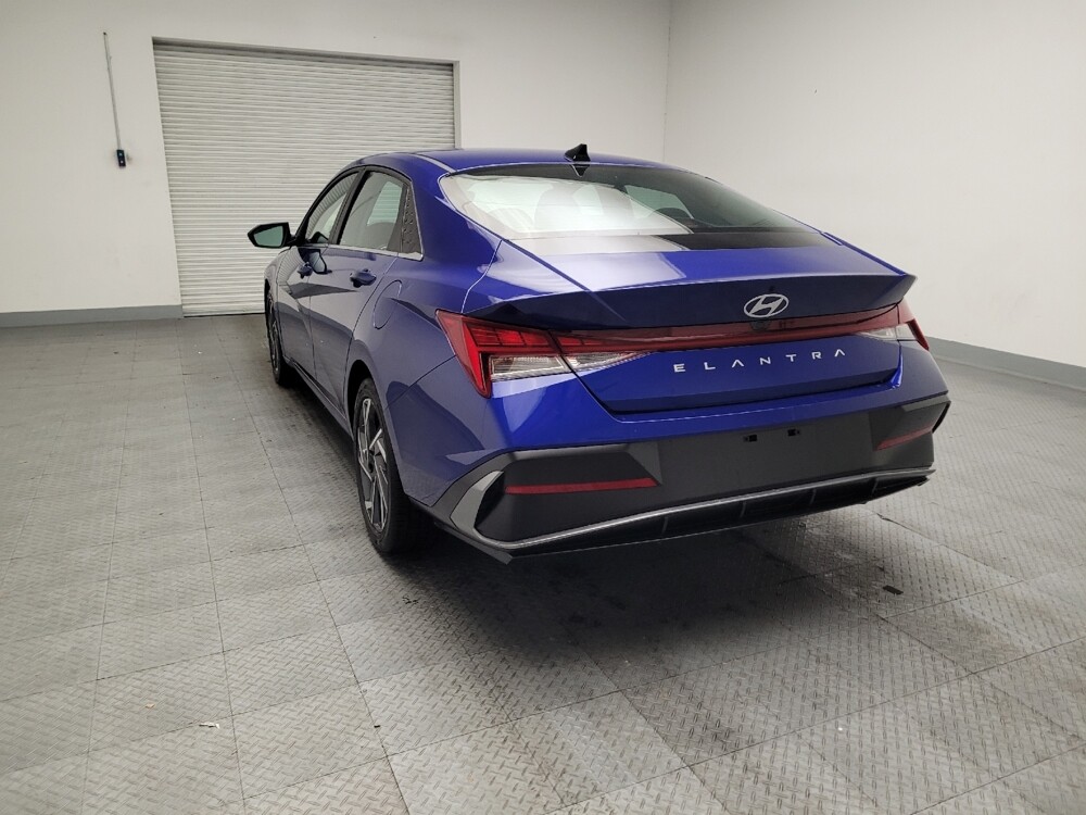 2025 Hyundai Elantra in Fresno, CA 93726 - 18123597 6
