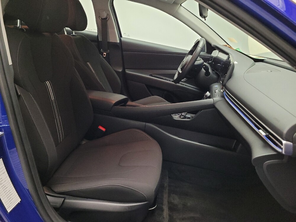 2025 Hyundai Elantra in Fresno, CA 93726 - 18123597 21