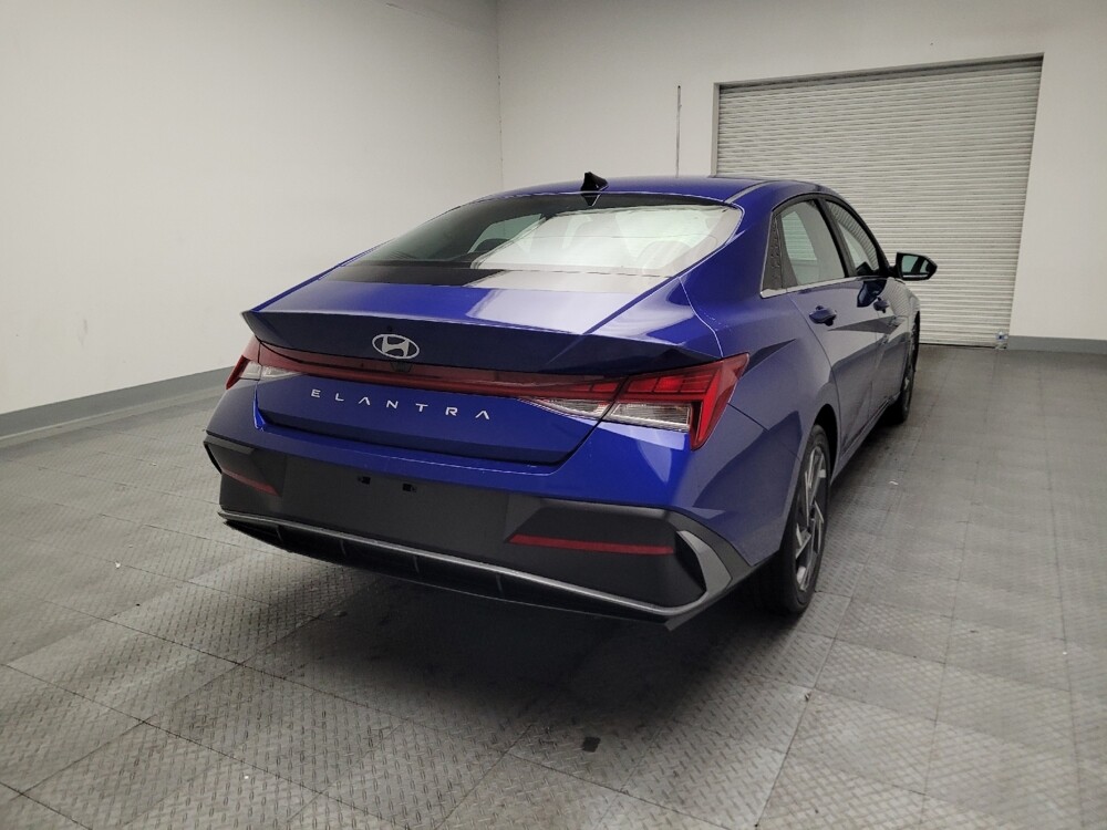 2025 Hyundai Elantra in Fresno, CA 93726 - 18123597 7