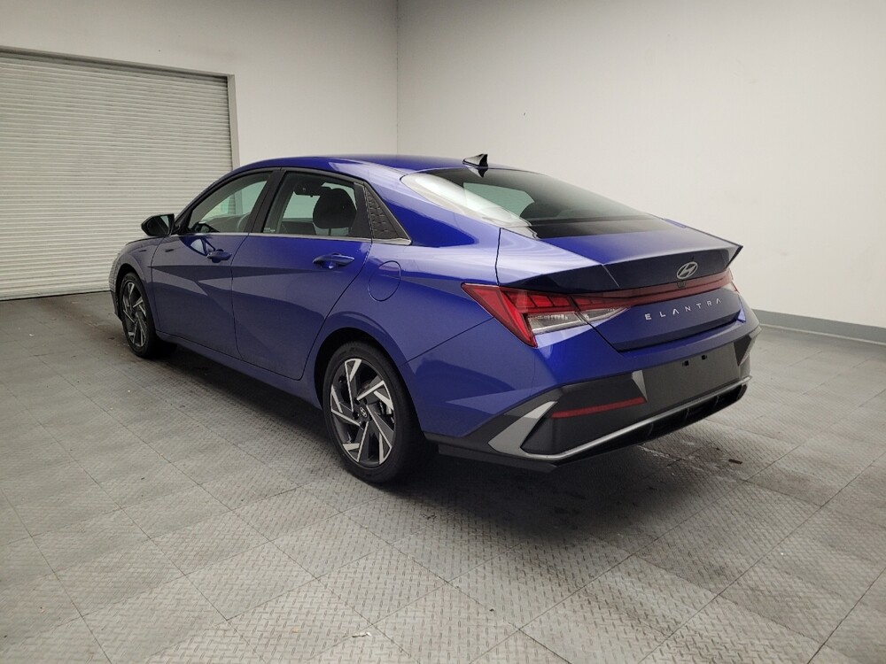 2025 Hyundai Elantra in Fresno, CA 93726 - 18123597 5