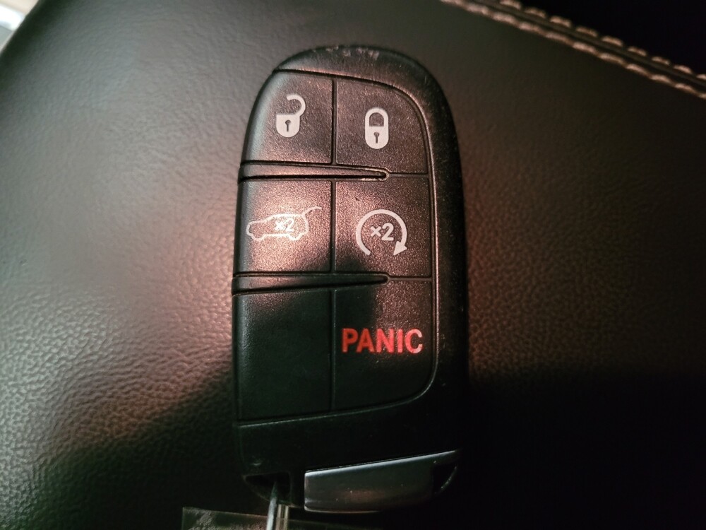 2017 Jeep Grand Cherokee in Downey, CA 90241 - 18123602 32