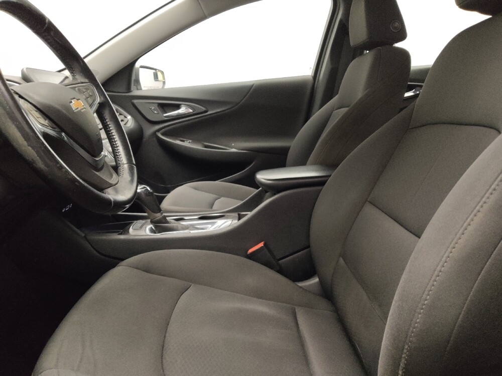 2019 Chevrolet Malibu in Lewisville, TX 75067 - 18123650 17