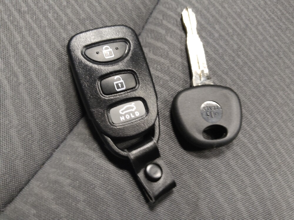 2016 Hyundai Elantra in Glendale, AZ 85301 - 18123663 32