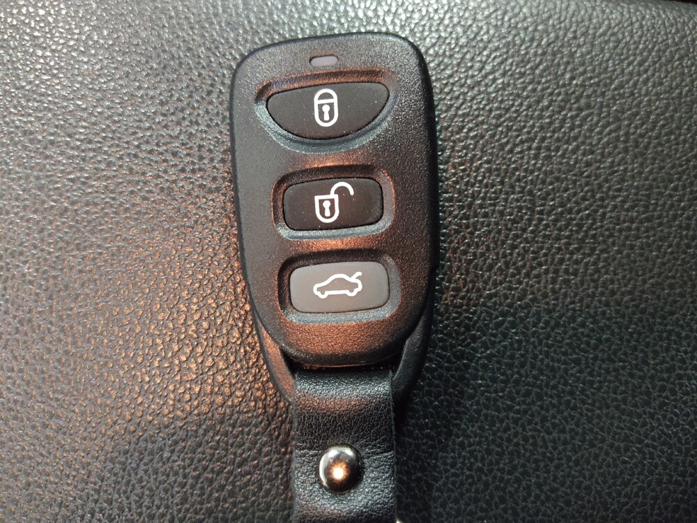 2019 Hyundai Elantra in Tampa, FL 33619 - 18123674 32