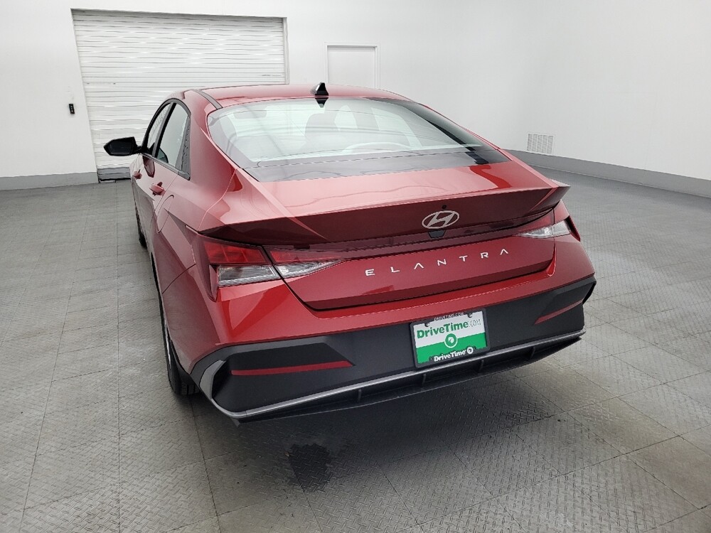 2025 Hyundai Elantra in Orlando, FL 32808 - 18123701 6