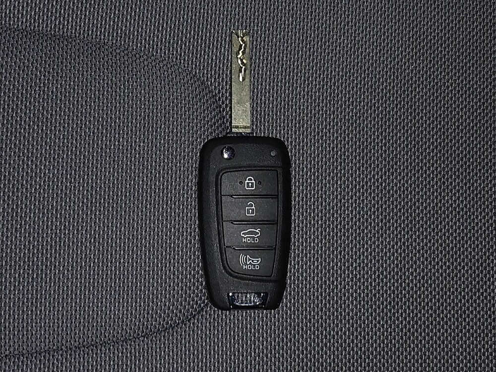 2025 Hyundai Elantra in Orlando, FL 32808 - 18123701 32