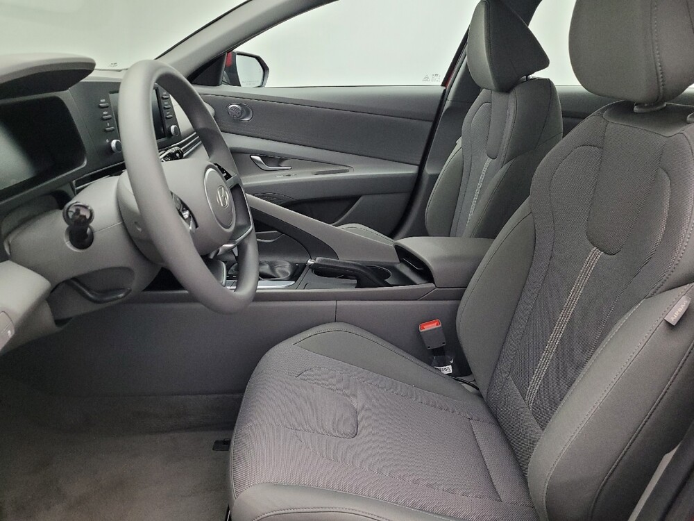 2025 Hyundai Elantra in Orlando, FL 32808 - 18123701 17