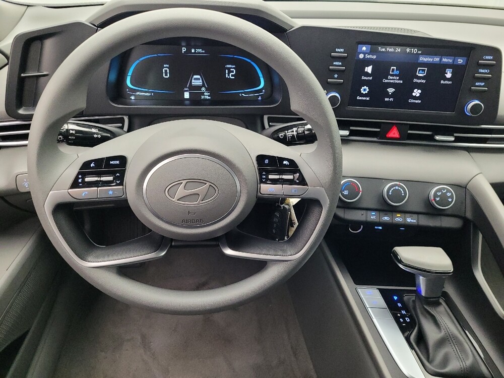 2025 Hyundai Elantra in Orlando, FL 32808 - 18123701 22