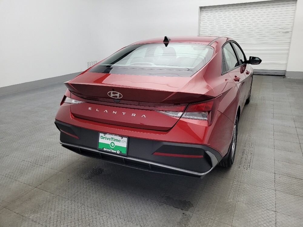 2025 Hyundai Elantra in Orlando, FL 32808 - 18123701 7