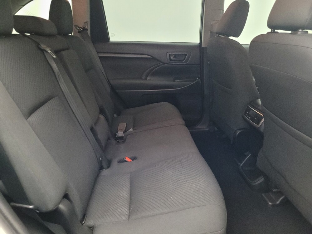 2019 Toyota Highlander in Savannah, GA 31419 - 18123716 19