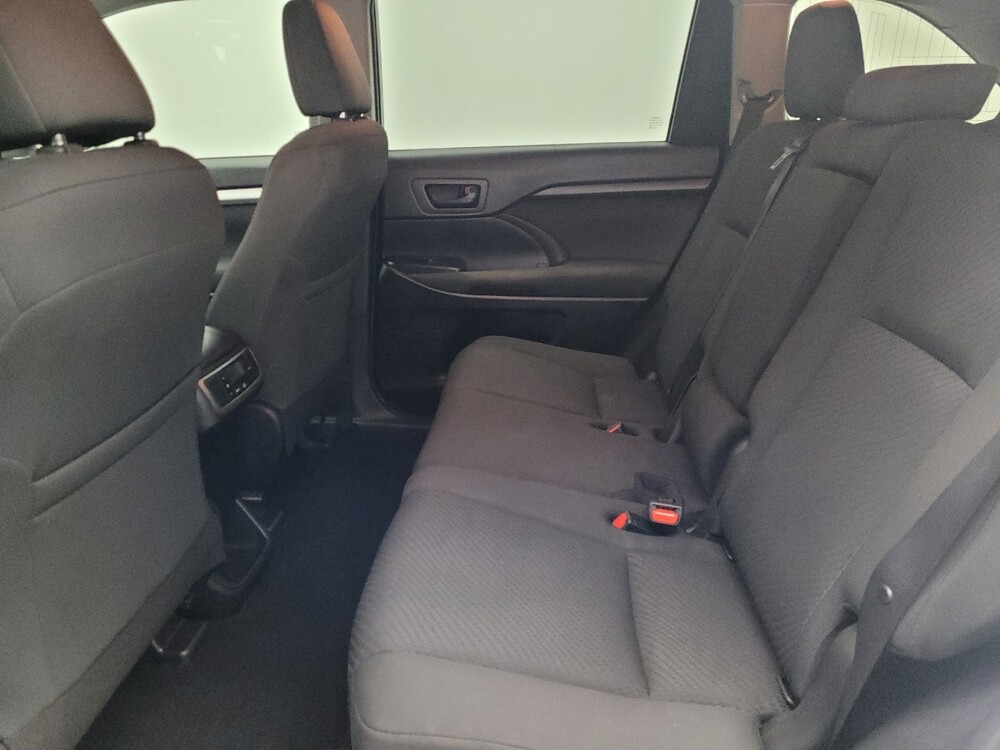 2019 Toyota Highlander in Savannah, GA 31419 - 18123716 18