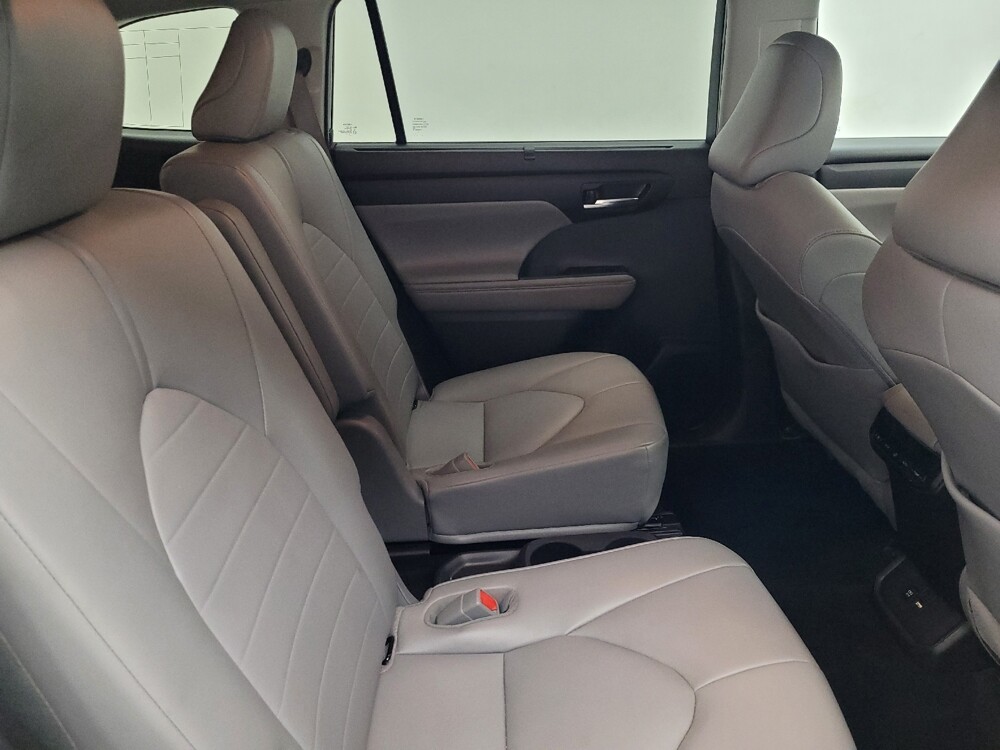 2021 Toyota Highlander in Huntsville, AL 35816 - 18123757 19