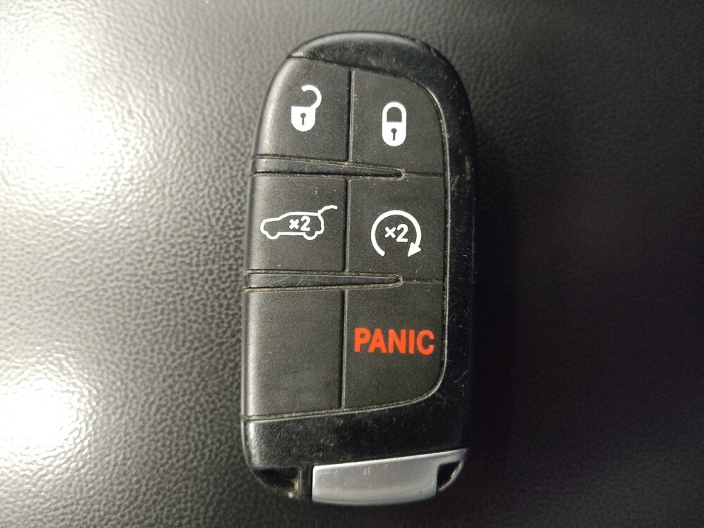 2019 Jeep Grand Cherokee in Houston, TX 77060 - 18123760 32