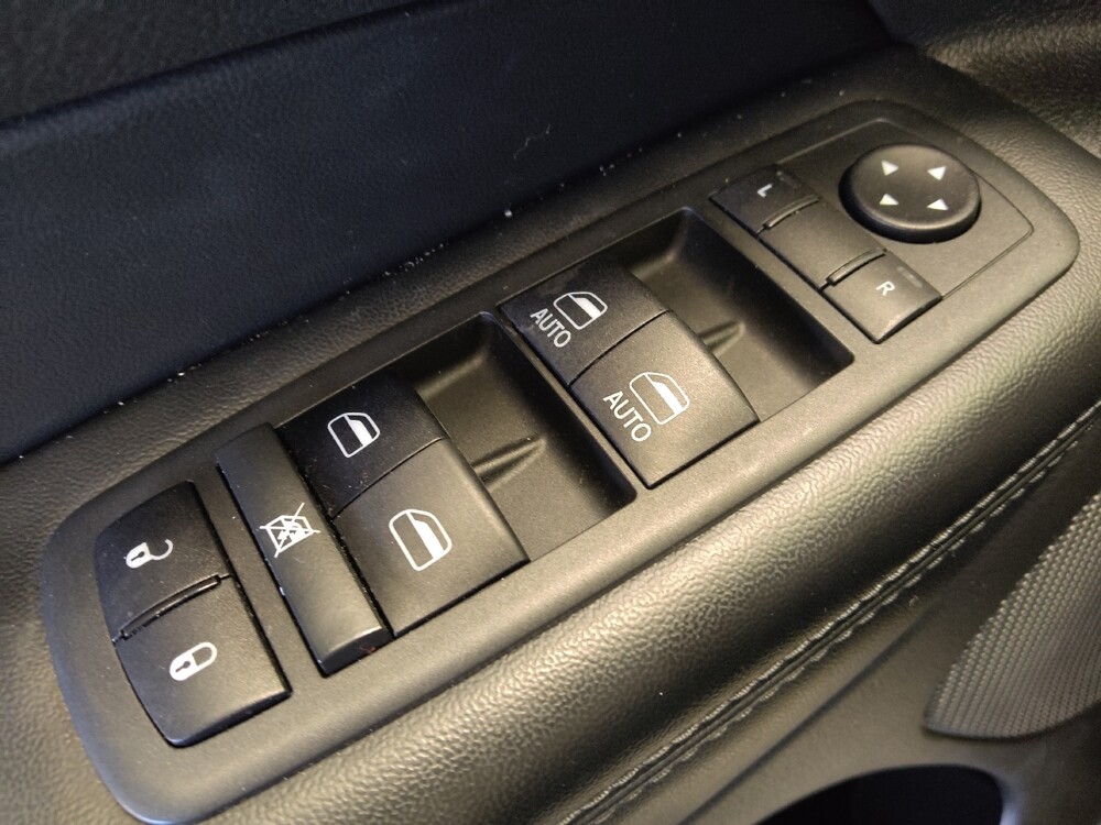 2019 Jeep Grand Cherokee in Houston, TX 77060 - 18123760 27