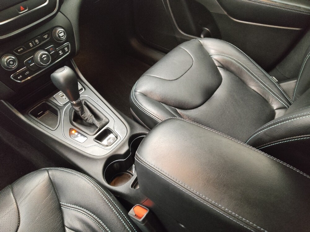 2019 Jeep Cherokee in St. Louis, MO 63136 - 18123761 26