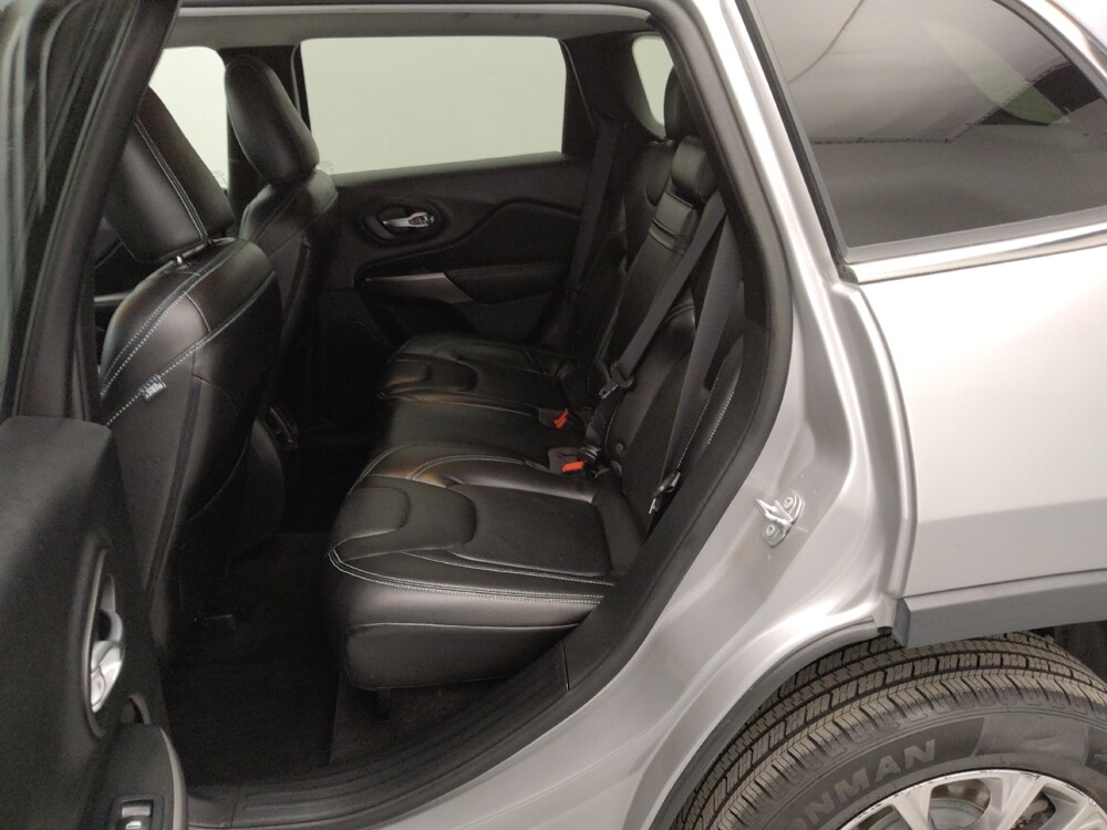 2019 Jeep Cherokee in St. Louis, MO 63136 - 18123761 18