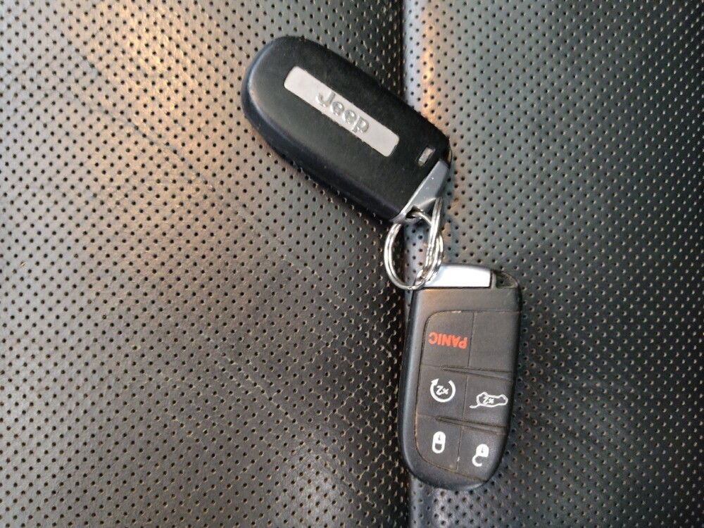 2016 Jeep Grand Cherokee in Topeka, KS 66611 - 18123810 32