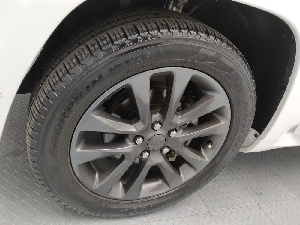 2019 Jeep Grand Cherokee in Topeka, KS 66611 - 18123812 31