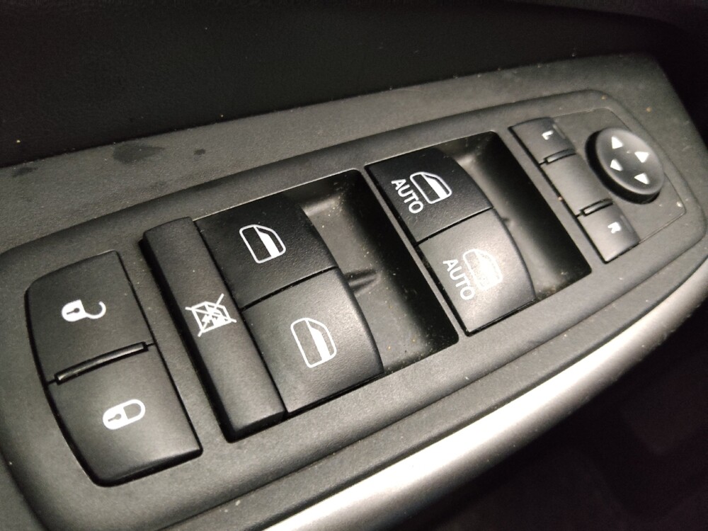 2019 Jeep Cherokee in Topeka, KS 66611 - 18123813 27