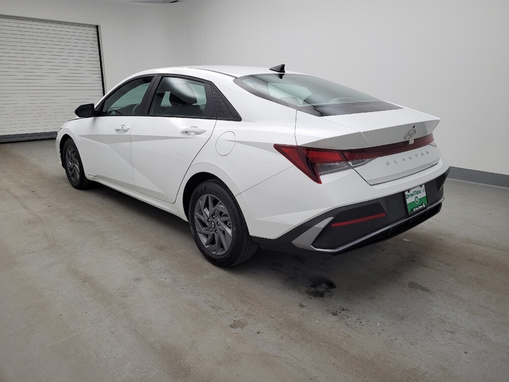 2024 Hyundai Elantra in Miamisburg, OH 45342 - 18123816 5