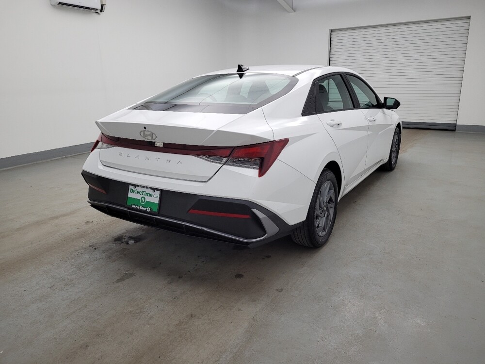 2024 Hyundai Elantra in Miamisburg, OH 45342 - 18123816 9