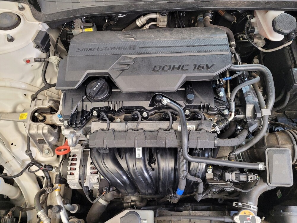 2024 Hyundai Elantra in Miamisburg, OH 45342 - 18123816 30