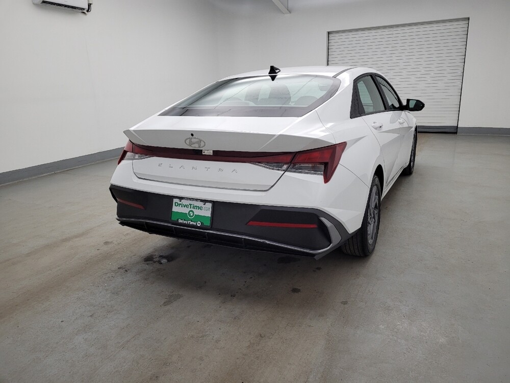 2024 Hyundai Elantra in Miamisburg, OH 45342 - 18123816 7