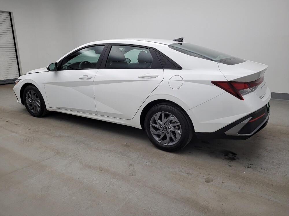 2024 Hyundai Elantra in Miamisburg, OH 45342 - 18123816 3