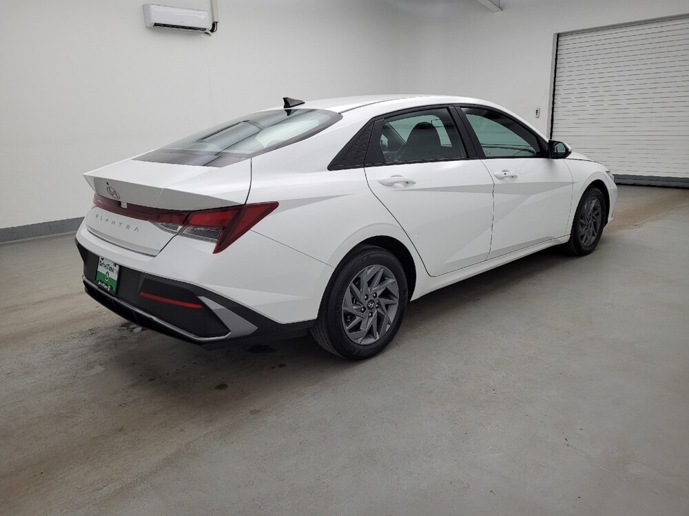 2024 Hyundai Elantra in Miamisburg, OH 45342 - 18123816 10