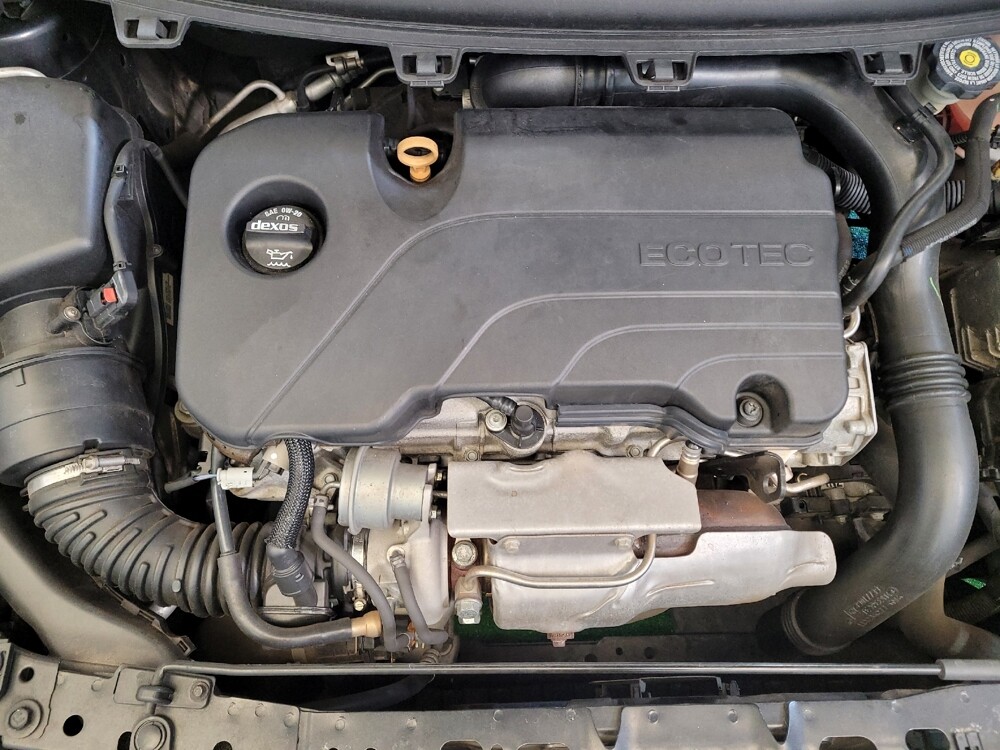 2018 Chevrolet Cruze in Lexington, KY 40509 - 18123822 30