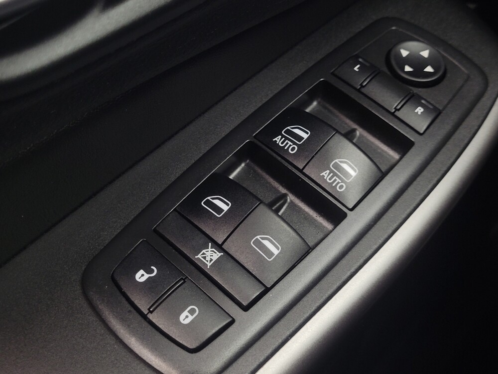 2019 Jeep Cherokee in Mishawaka, IN 46545 - 18123835 27