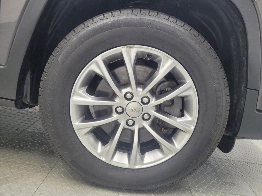 2019 Jeep Cherokee in Mishawaka, IN 46545 - 18123835 31