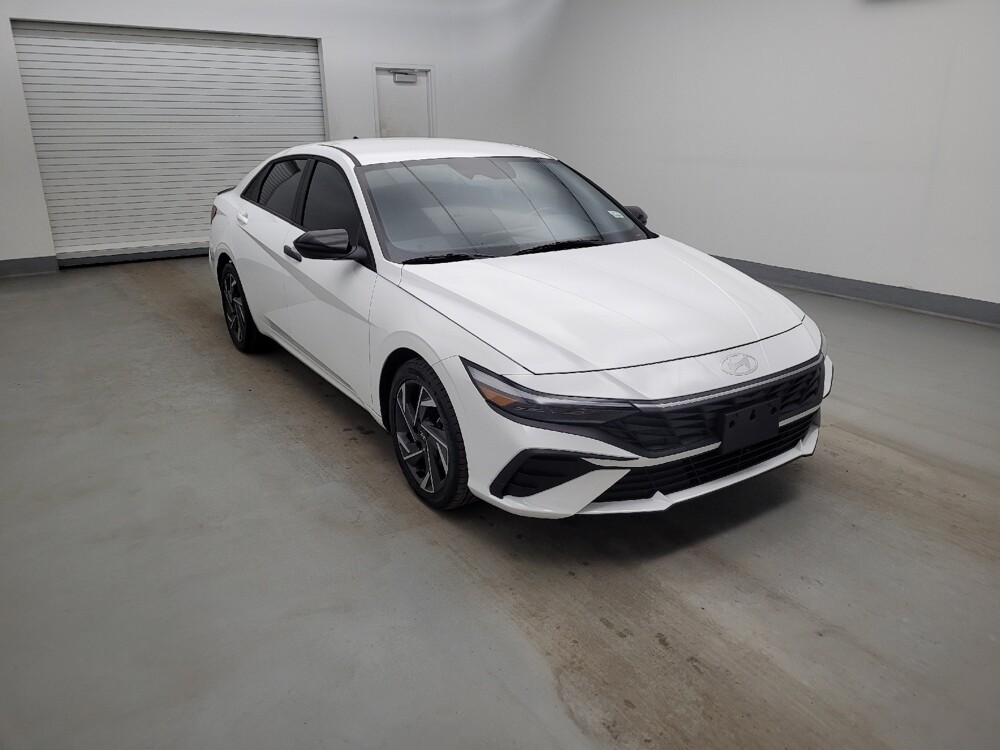 2025 Hyundai Elantra in Cincinnati, OH 45255 - 18123844 13